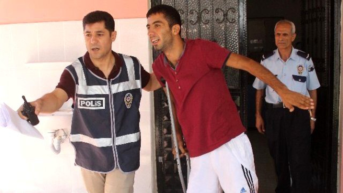 Polise Ateş Edip Bomba Atan PKK\'lılar Adliyeye Sevk Edildi