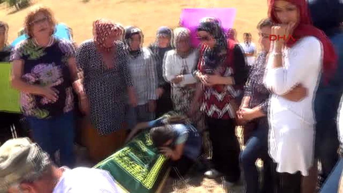 Vahşi Cinayete Kurban Giden Kadını, Son Yolculuğuna Kadınlar Uğurladı