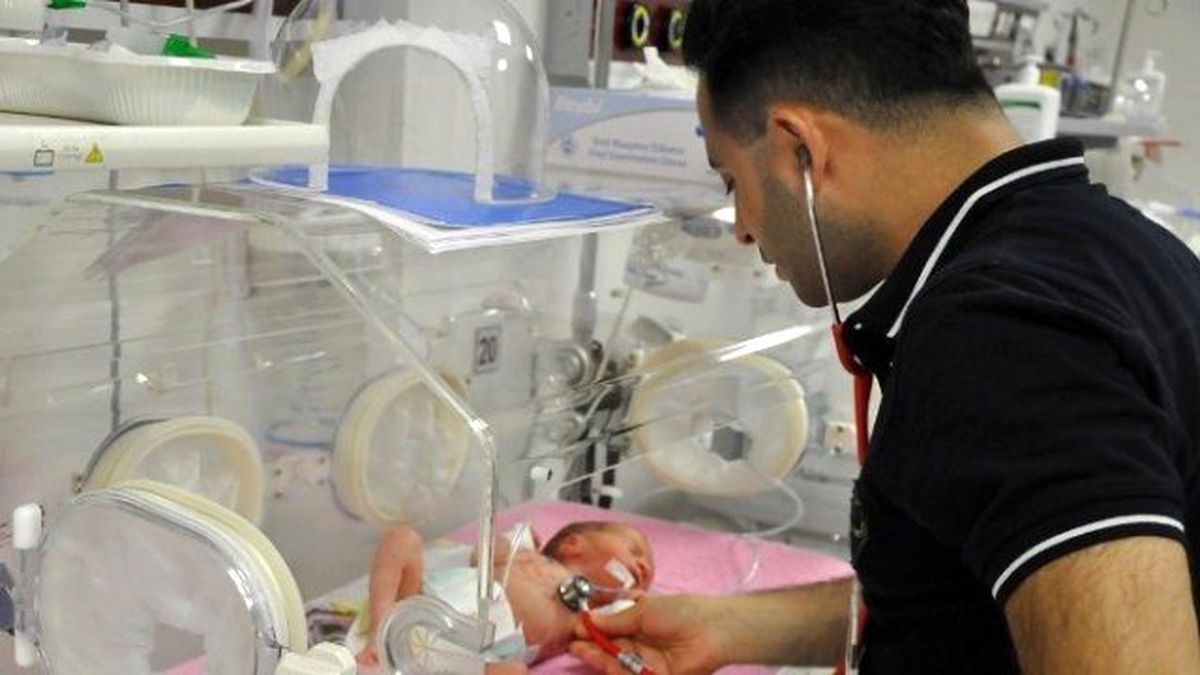 Sınırdan Teslim Ettiği Bebeğine Sınırda Kavuştu