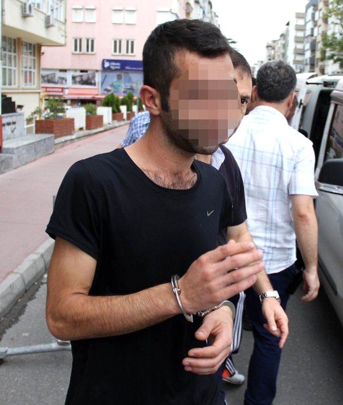Tartıştığı Iraklı Genci Bıçakladı