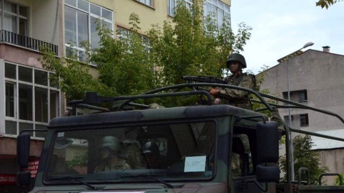 Trabzon\'da Askerler Slogan Atarak Yürüdü