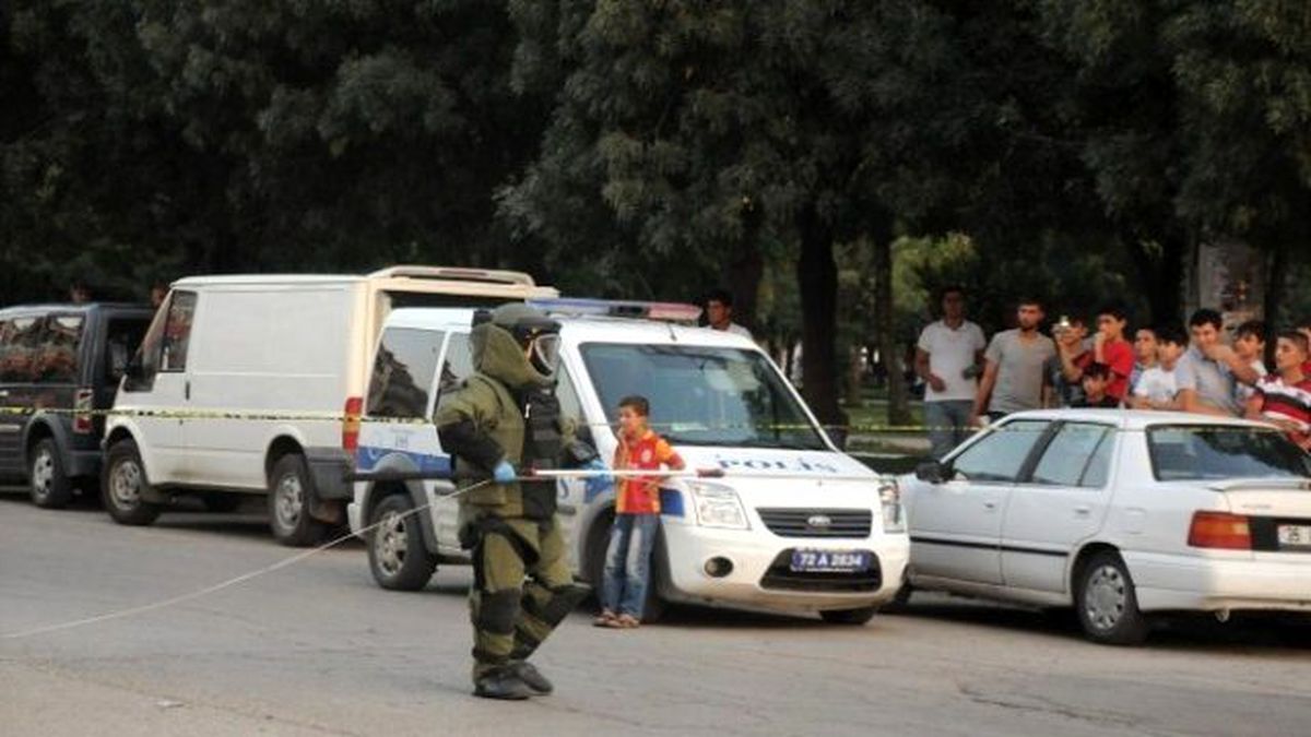 Trafo Kabini Önüne Bırakılan Ayakkabı Kutusu Polisi Alarma Geçirdi
