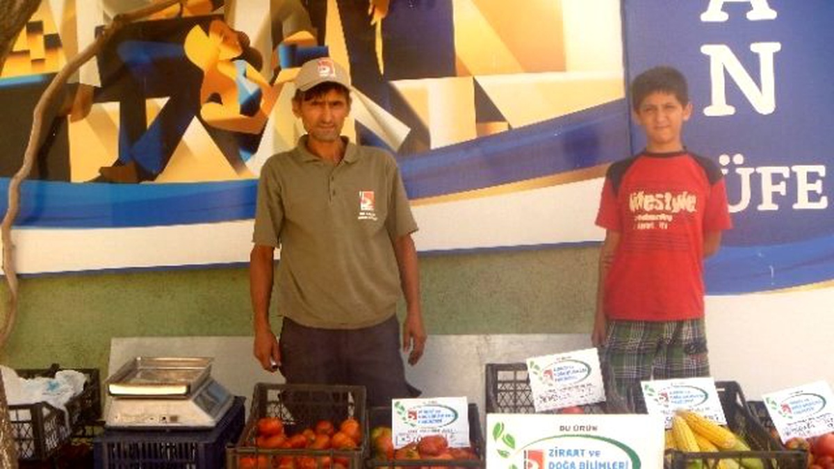 Üniversite Öğrencilerinin Yetiştirdiği Organik Ürünler Satışa Sunuldu