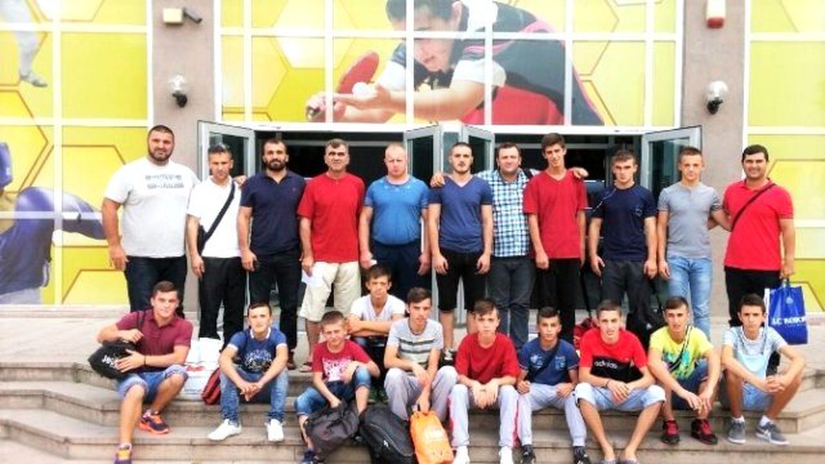 Üsküplü Güreşçiler Yağlı Güreşi Yalova\'da Öğreniyor