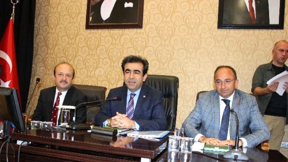 Vali Güzeloğlu Kartepe İlçe Değerlendirme Toplantısına Katıldı