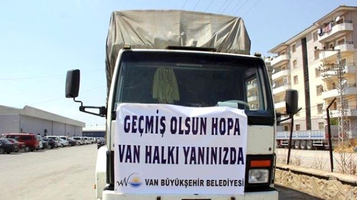 Van Büyükşehir Belediyesi Hopa\'ya Yardım Gönderdi