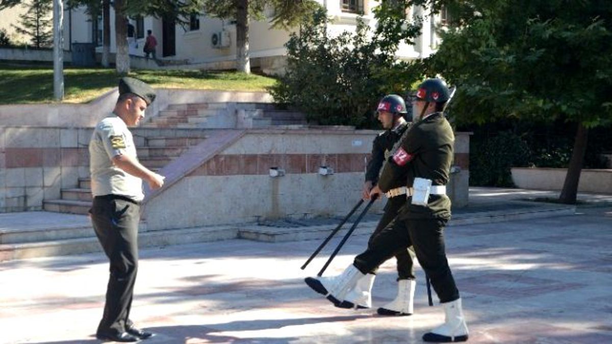 Bilecik\'te Zafer Bayramı Kutlamaları Öncesi Askerler Prova Yaptı