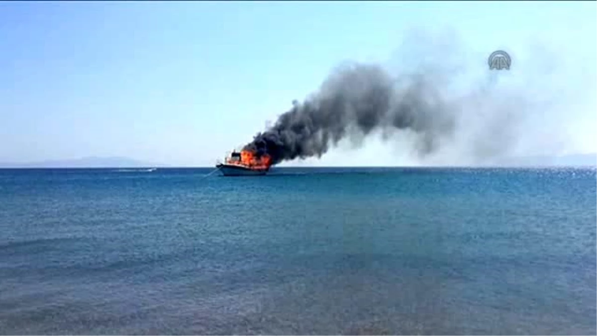 Ayvalık\'ta Gezi Teknesinde Yangın