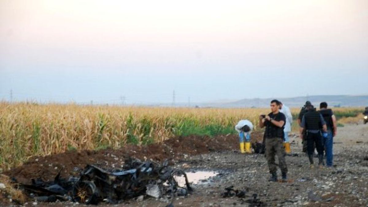 Batman'da Bomba Yüklü Patlatılan Araçtan Cephanelik Çıktı