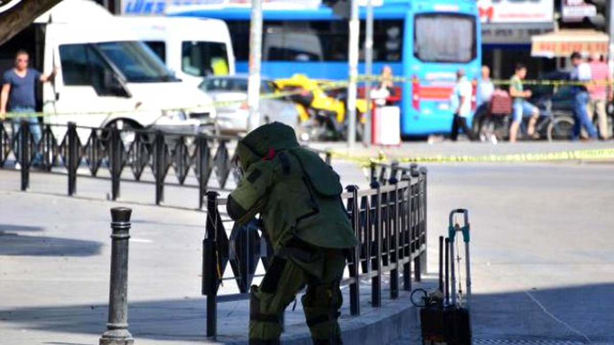 Bomba Uzmanı Patlattı, Vatandaş Telefonla Görüntüledi