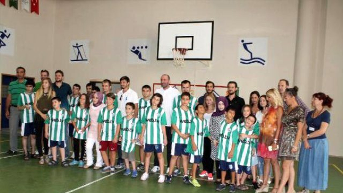 Bursasporlu Basketbolculardan Otistik Öğrencilere Destek