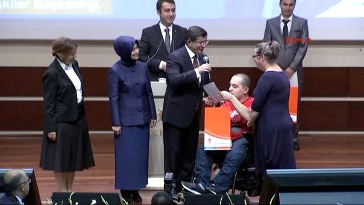 Davutoğlu Kritik Dönemde Devlet Adamı Ahlakının Gereğini Gösterdiği İçin Türkeş\'e Teşekkür Ediyorum...