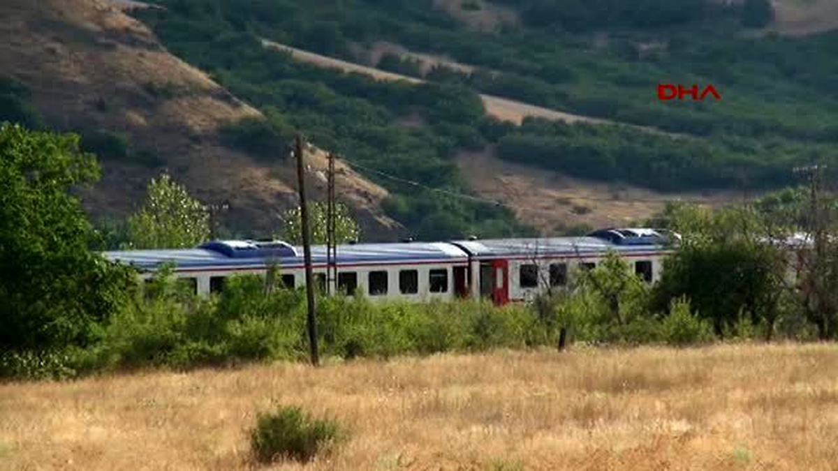 Erzincan -Yol Kesen PKK\'lıların Ateş Açtığı Otomobilde Bir Kadın Öldü