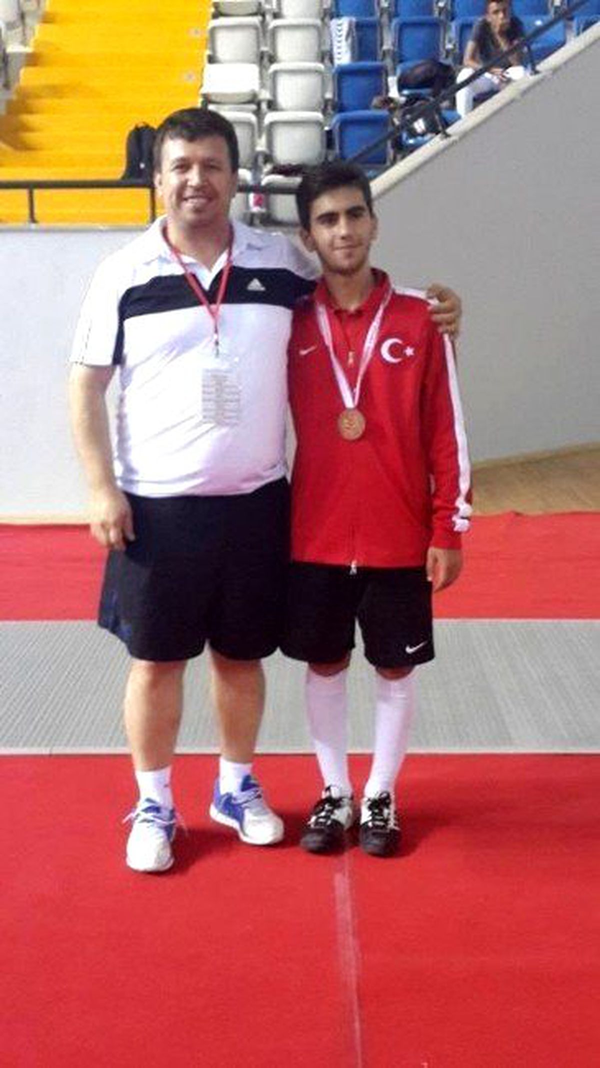 Eskrimin Bronz Çocuğu Özdemir