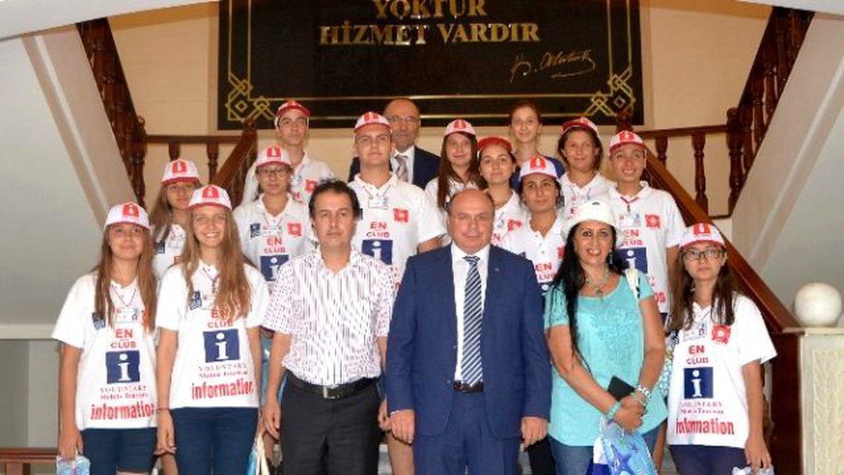 Gönüllü Turizm Elçileri Vali Amir Çiçek\'i Ziyaret Etti