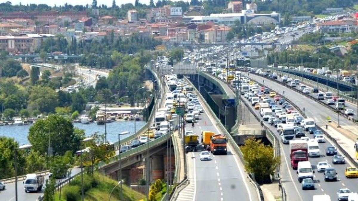 Haliç Köprüsü\'ndeki Kaza Trafiği Kilitledi (1)