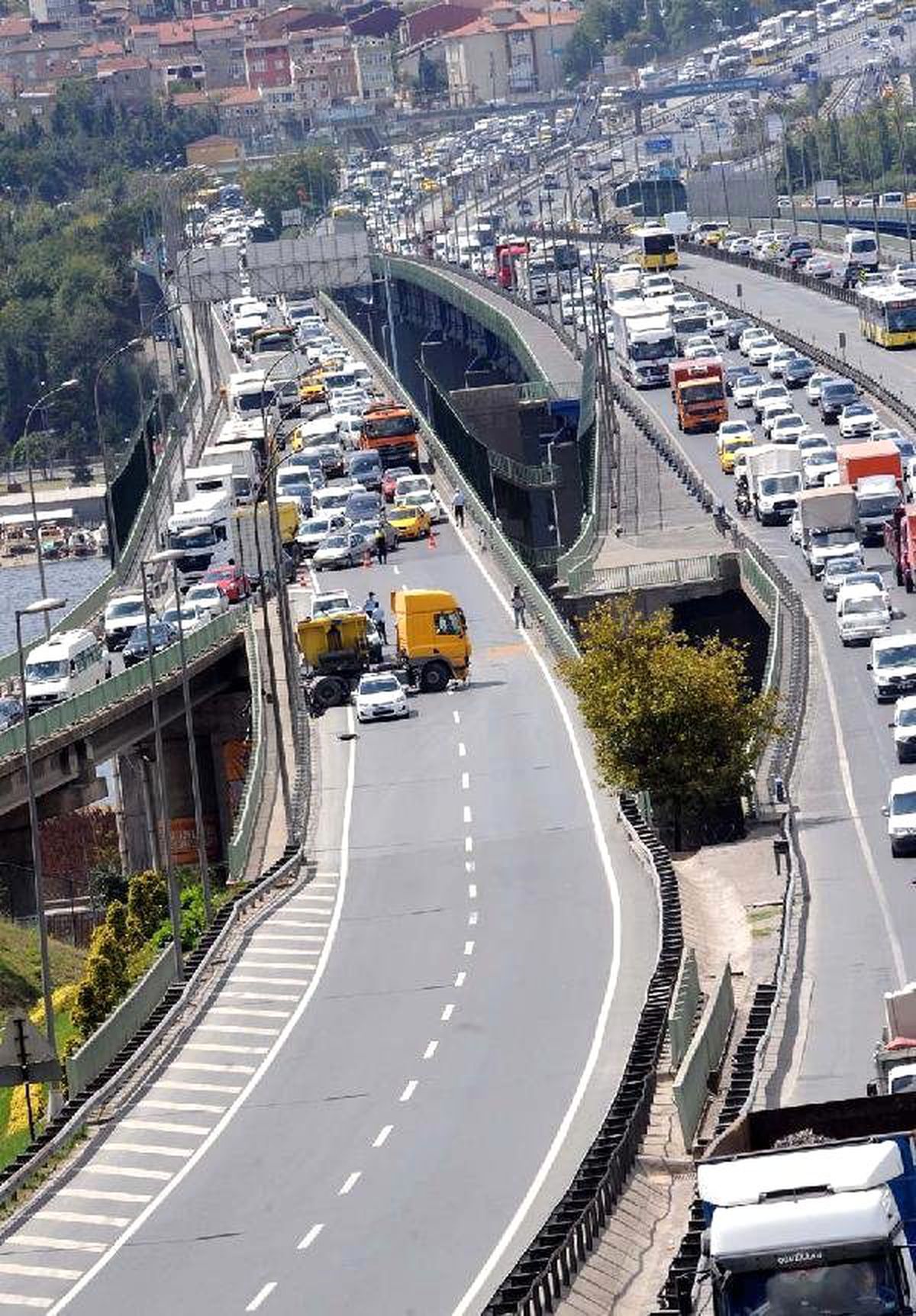 Haliç\'te Kaza Trafiği Felç Etti