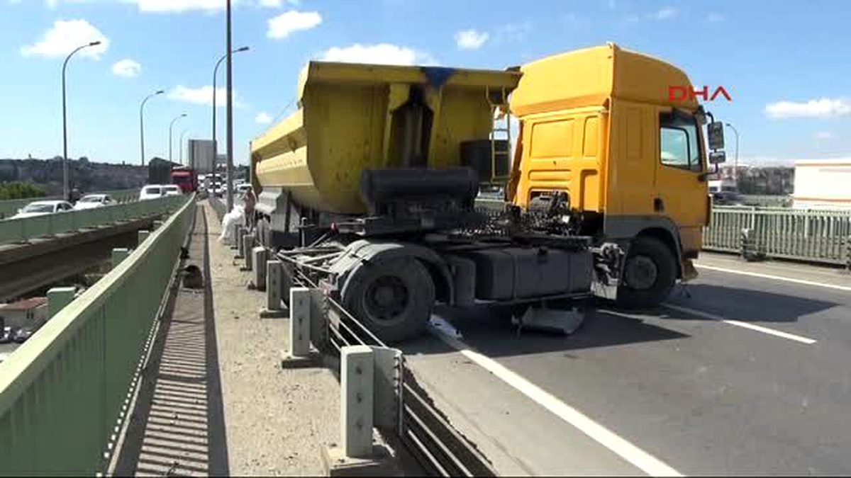 Haliç\'te Kaza Trafiği Felç Etti