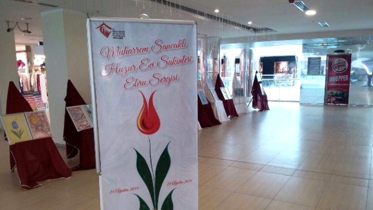 Huzurevi Sakinleri Krempark Avm\'de Sergi Açtı