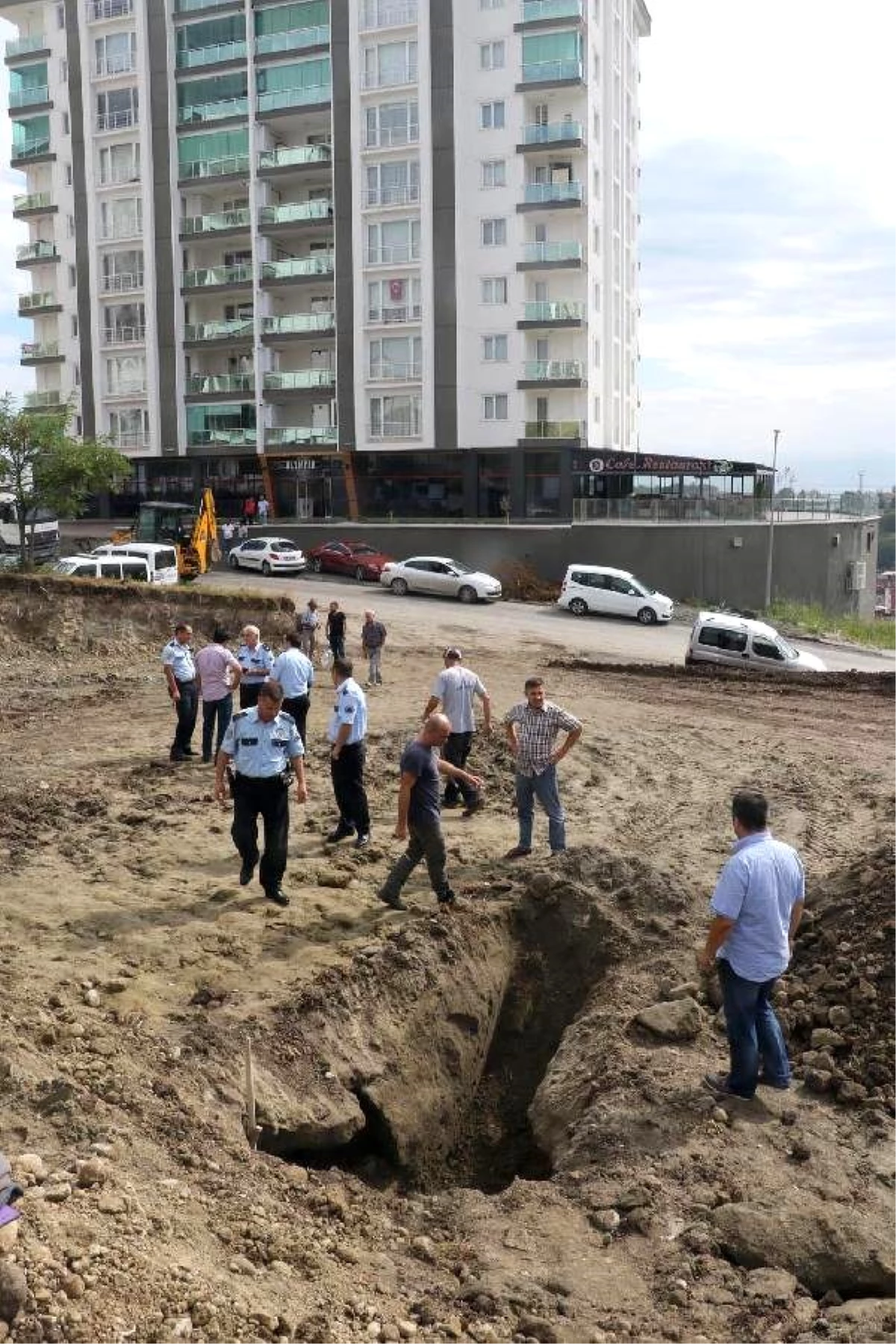 Samsun\'da İnşaat Temeli Çalışması Sırasında Tarihi Mezar Bulundu