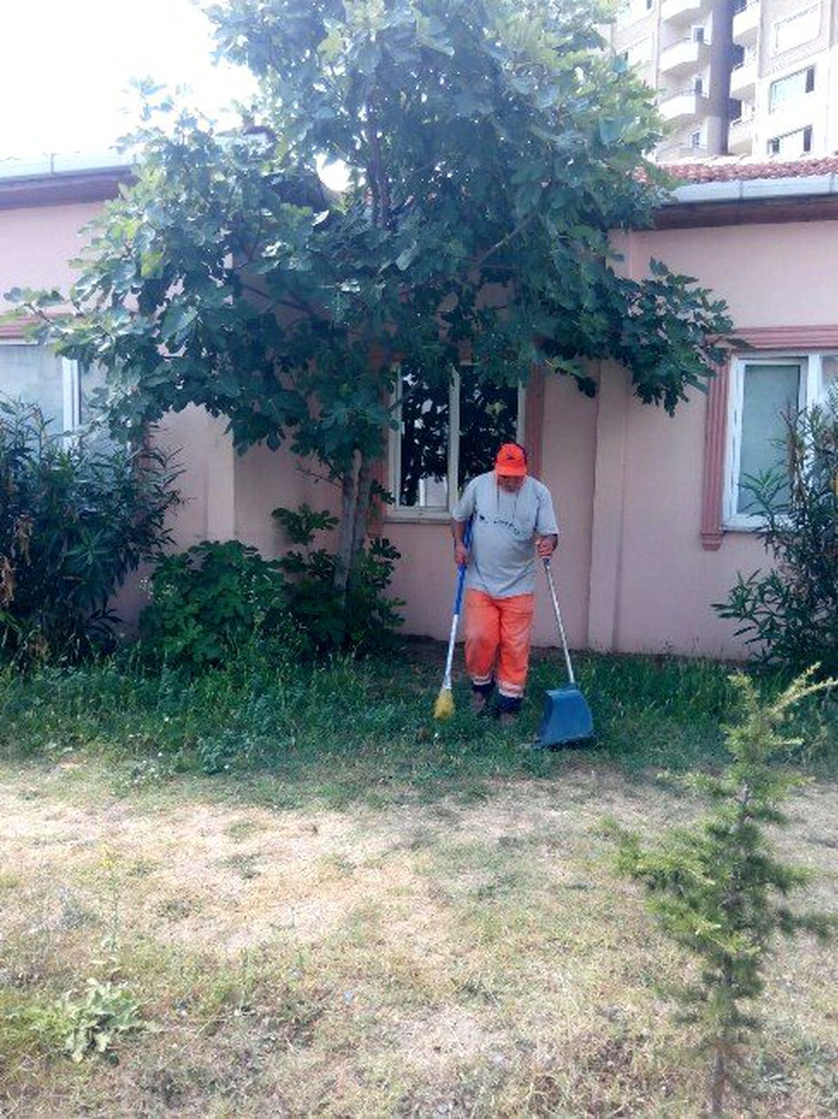 İzmit\'te Kamuya Açık Alanların Temizliğine Önem Veriliyor