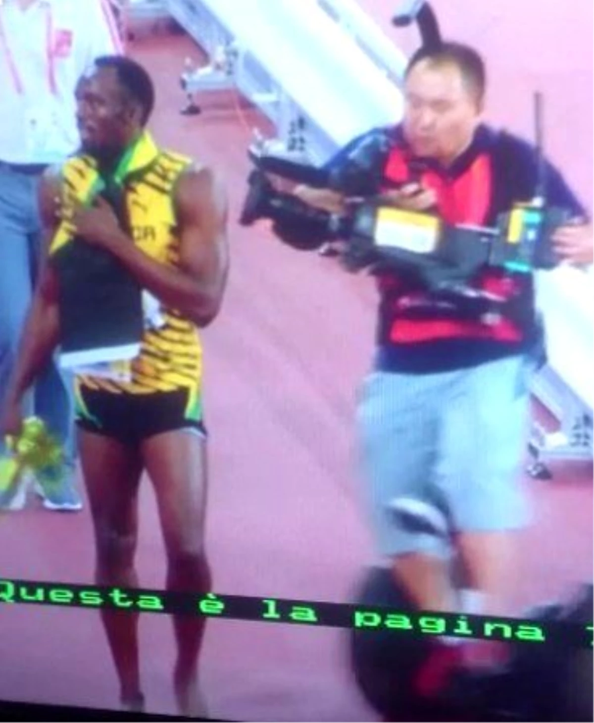 Kameraman Usain Bolt\'u Ezdi