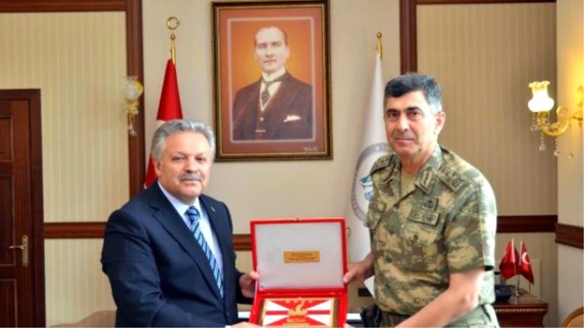 Kara Kuvvetleri Komutanı Orgeneral Çolak Erzincan\'da