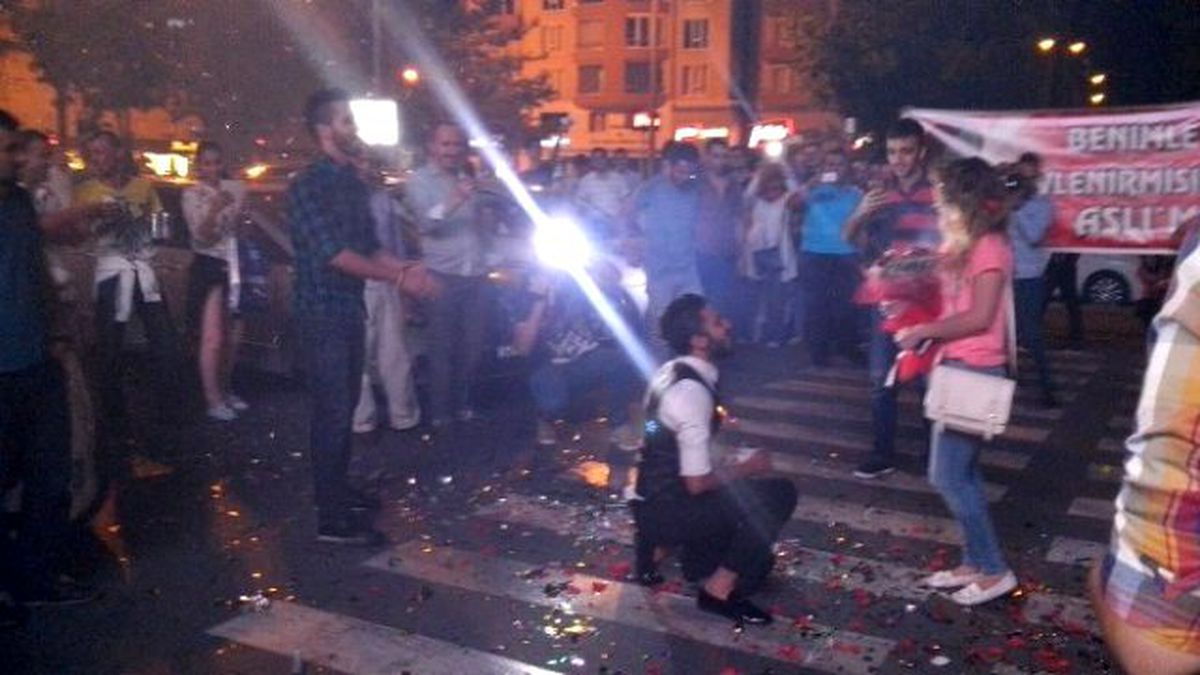 Kayseri\'de Sürpriz Evlenme Teklifi