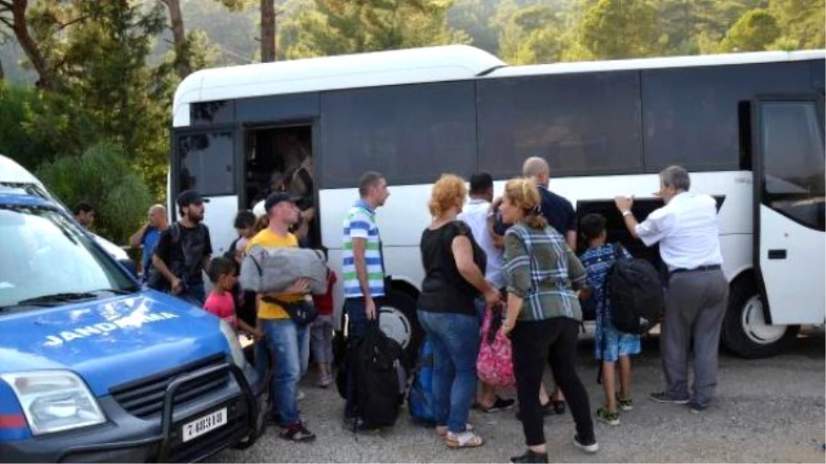 Köyceğiz\'de Yolcu Otobüsünde 48 Kaçak ile 5 Organizatör Yakalandı