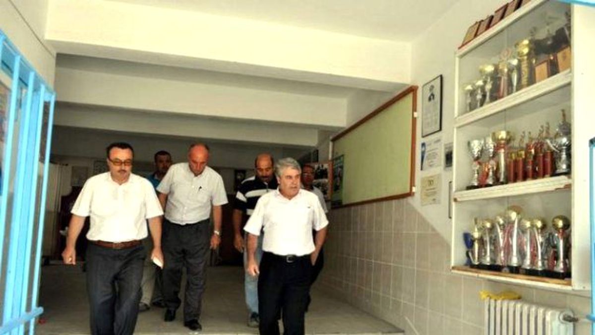 Milli Eğitim Müdürü Şimşek Tadilat Yapılan Okulları İnceledi