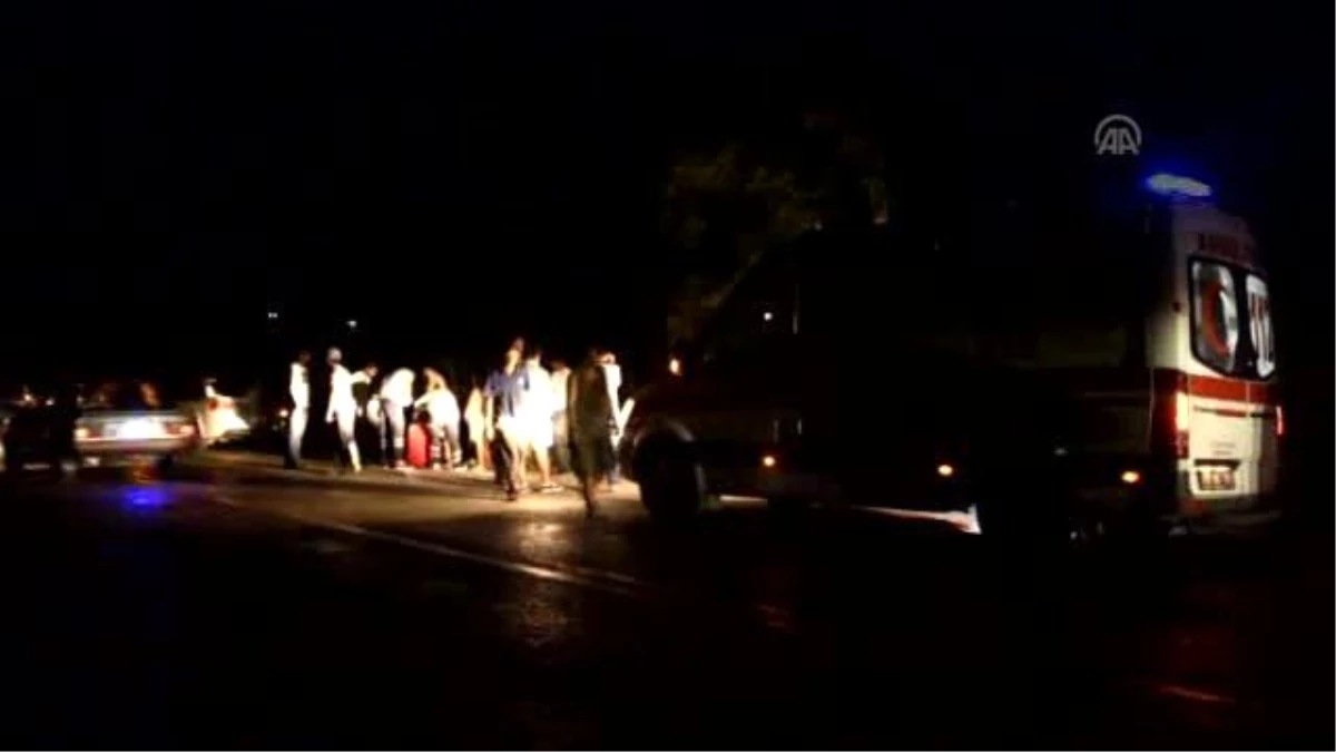 Bodrum\'da Otomobil Elektrik Direğine Çarptı: 1 Ölü, 5 Yaralı