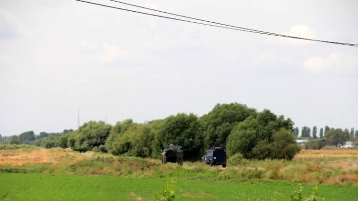 Polisleri Taşıyan Servis Aracına Saldırı: 1 Yaralı