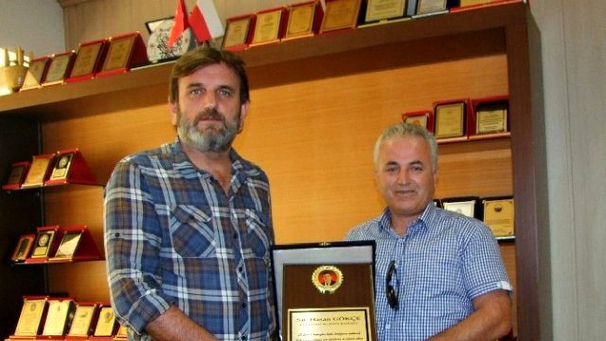 Şenlik Ağası Sarıca\'dan Başkan Gökce\'ye Plaket