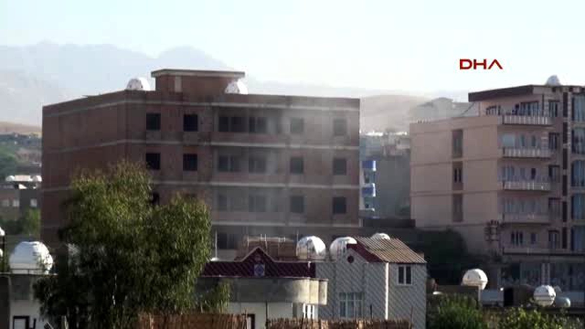Silopi\'de Zırhlı Araca Bombalı Tuzak: 4 Polis Yaralı