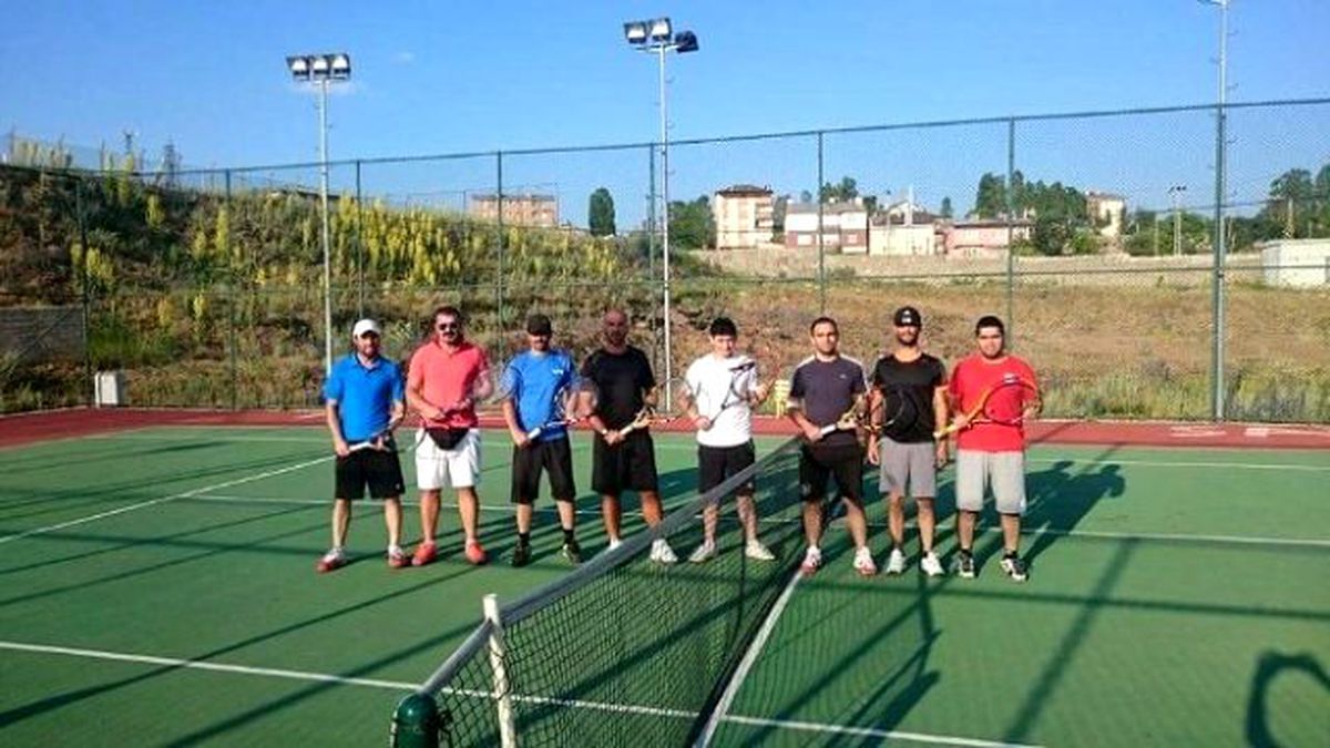 Tenis Kursuna Yoğun İlgi...