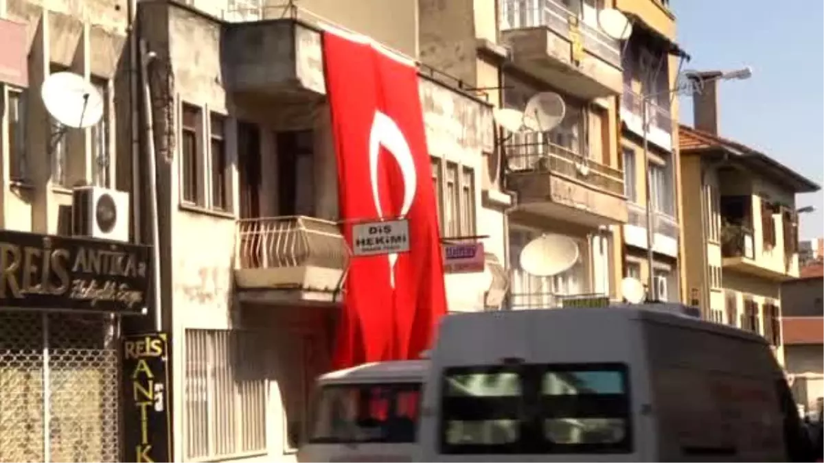 Hatay\'d Teröre Bayraklı Tepki