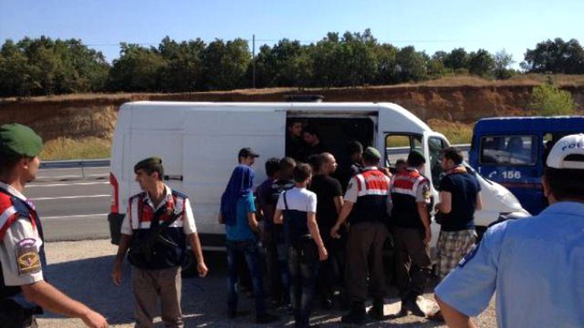 Trafik Kontrolünde 42 Kaçak Yakalandı