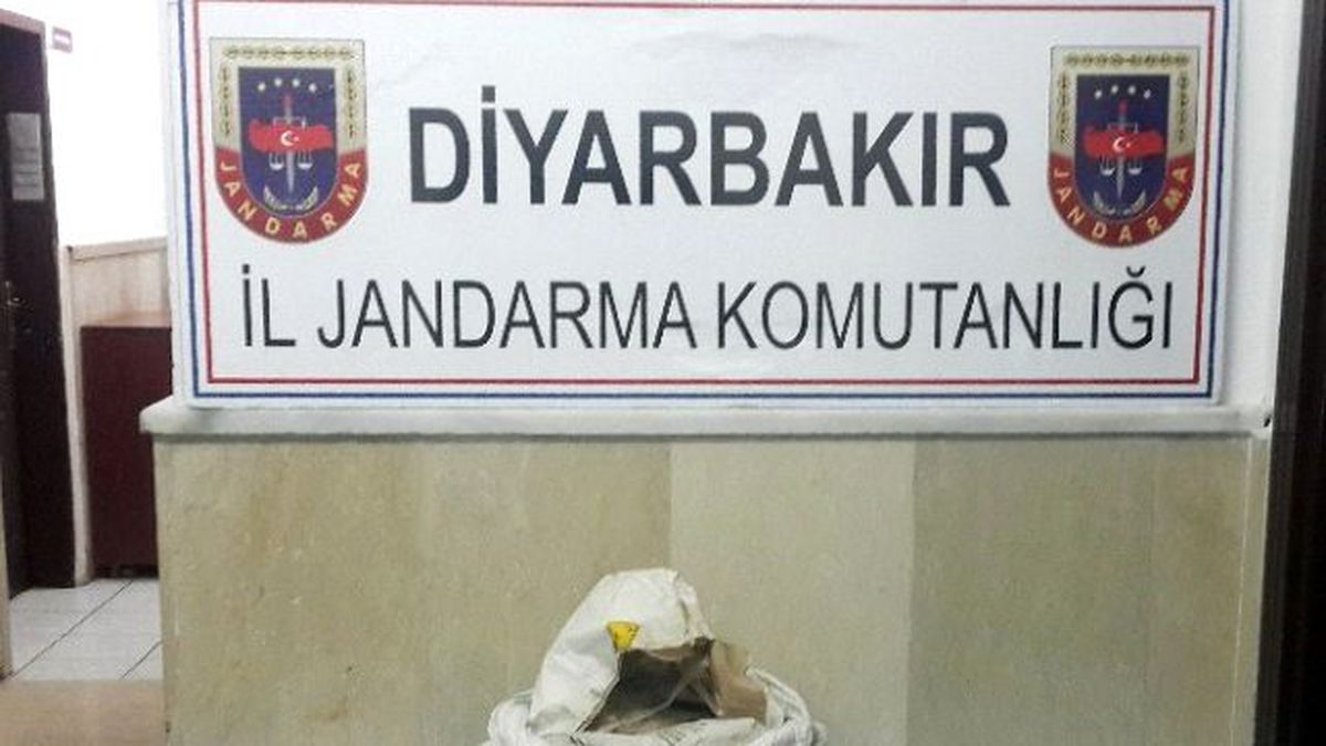 Yol Kontrolünde Durdurulan Araçtan Bomba Çıktı