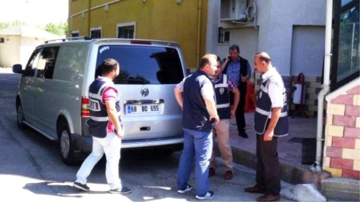 Aksaray\'da, Cemaate Yakın Olduğu İleri Sürülen Öğrenci Yurduna Polis Baskını