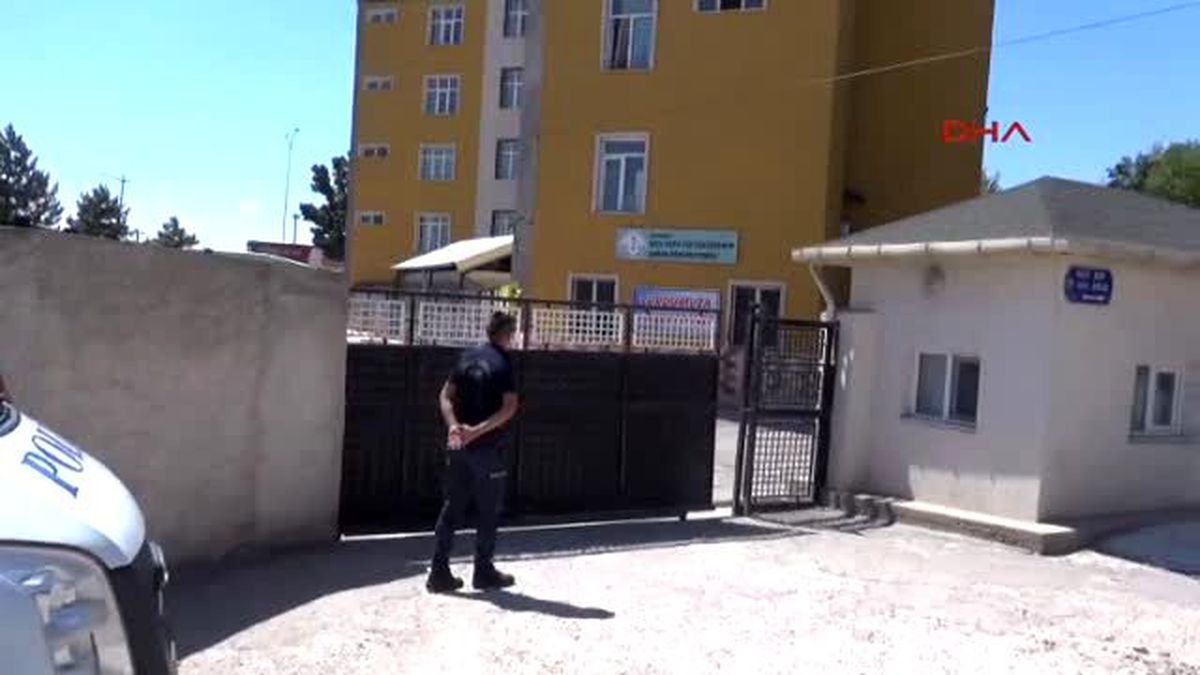 Aksaray\'da, Cemaate Yakın Olduğu İleri Sürülen Öğrenci Yurduna Polis Baskını