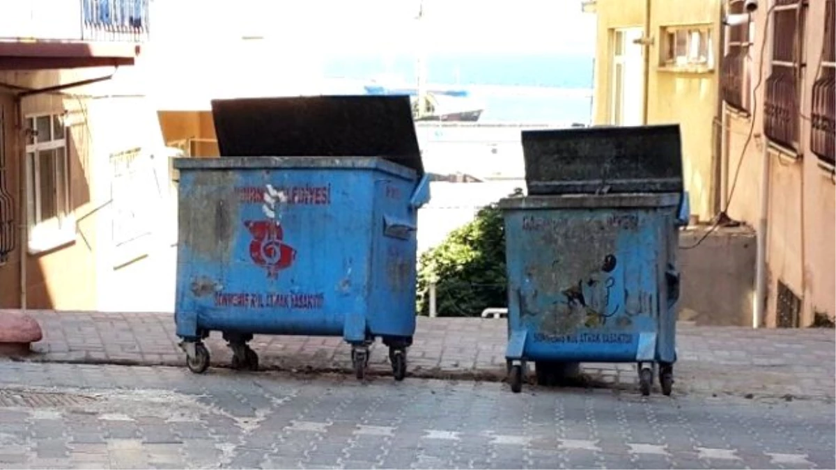Bandırma\'da Halkın Çöp Konteyneri Şikayeti