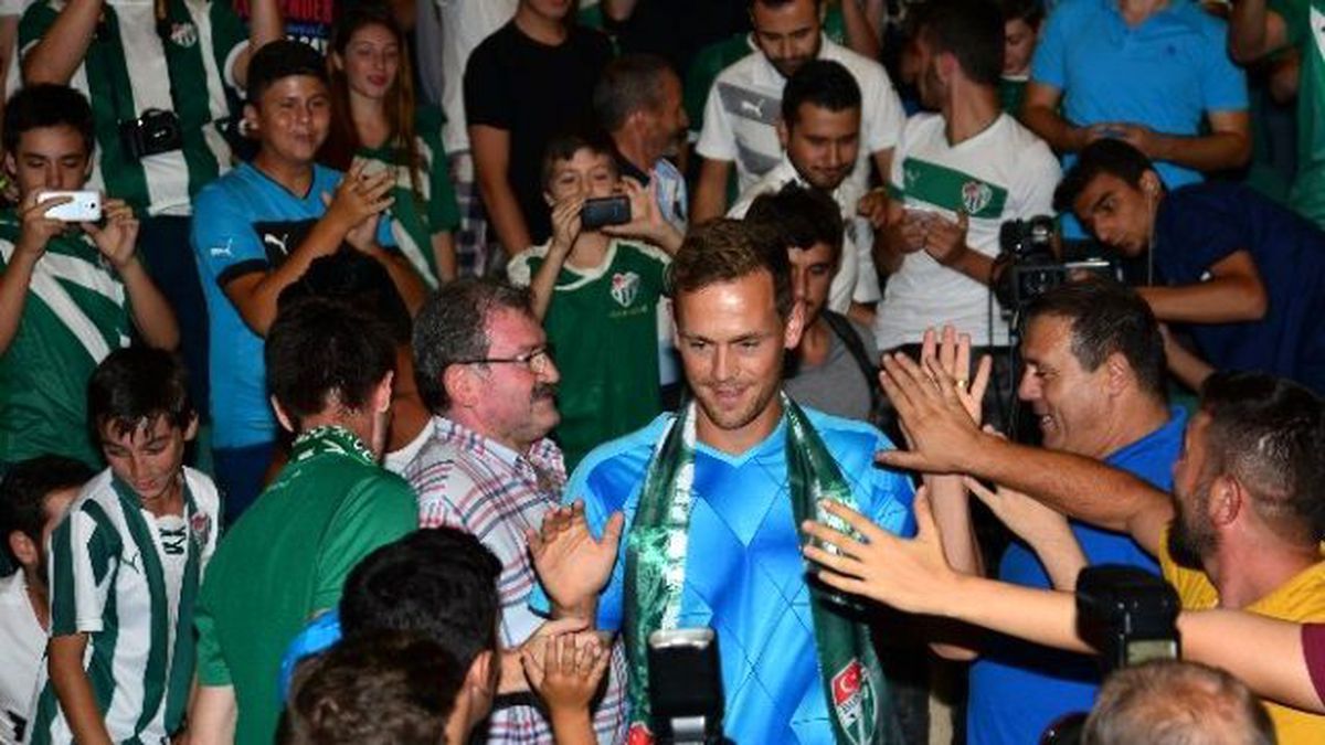Bursaspor, Sutter ile 3 Yıllık Sözleşme İmzaladı