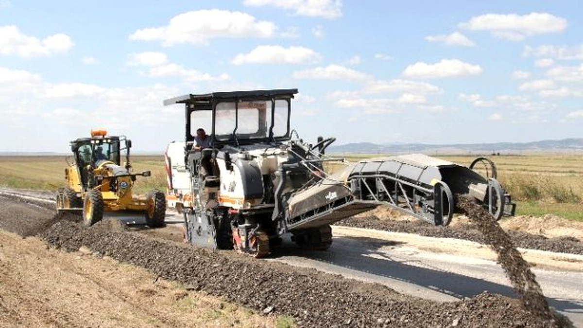 Büyükşehir İlçe Kırsalında Yolları İyileştiriyor
