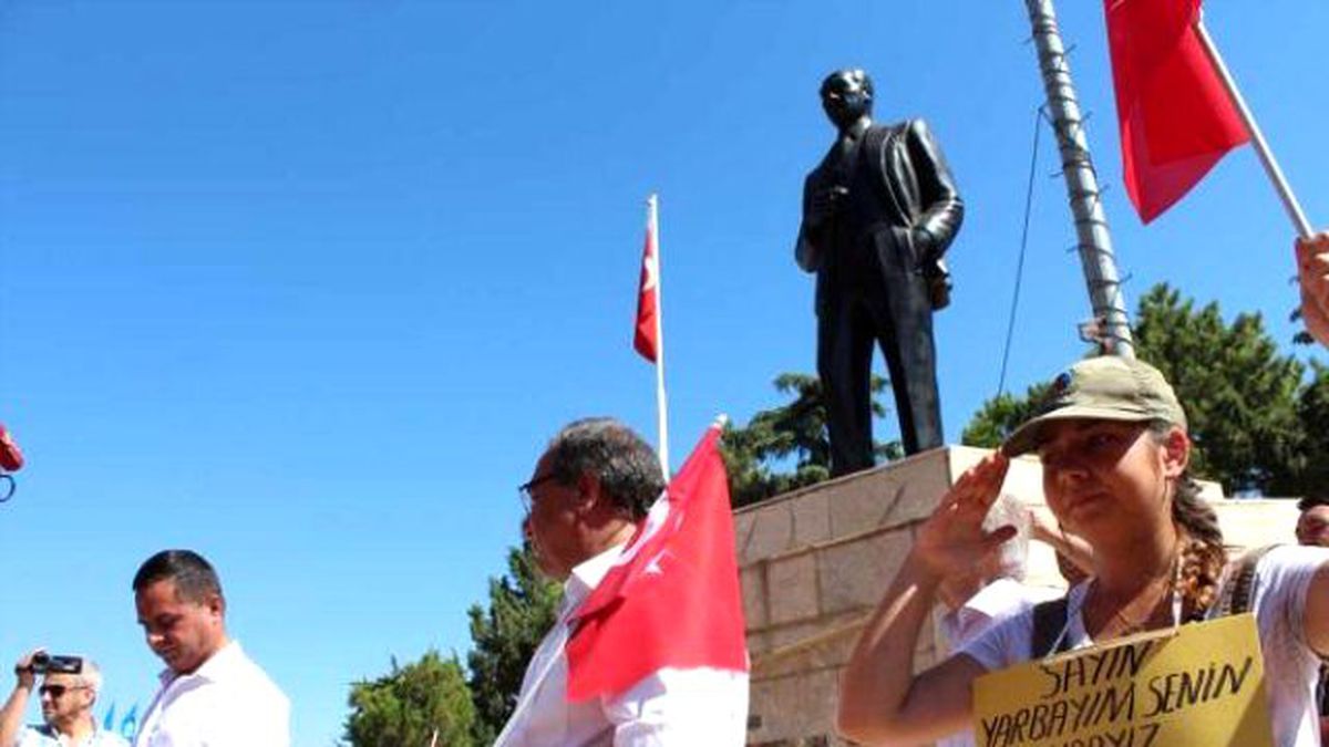 Çal Şehitler İçin Ayakta