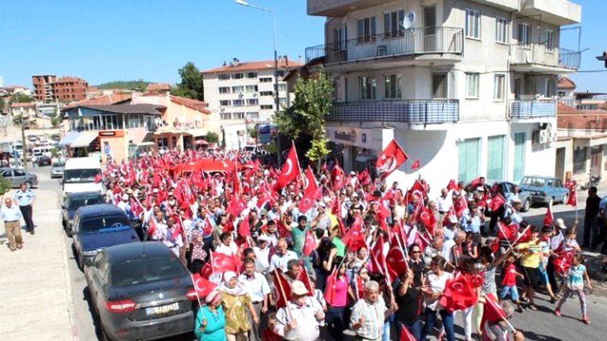 Çal Şehitler İçin Yürüdü