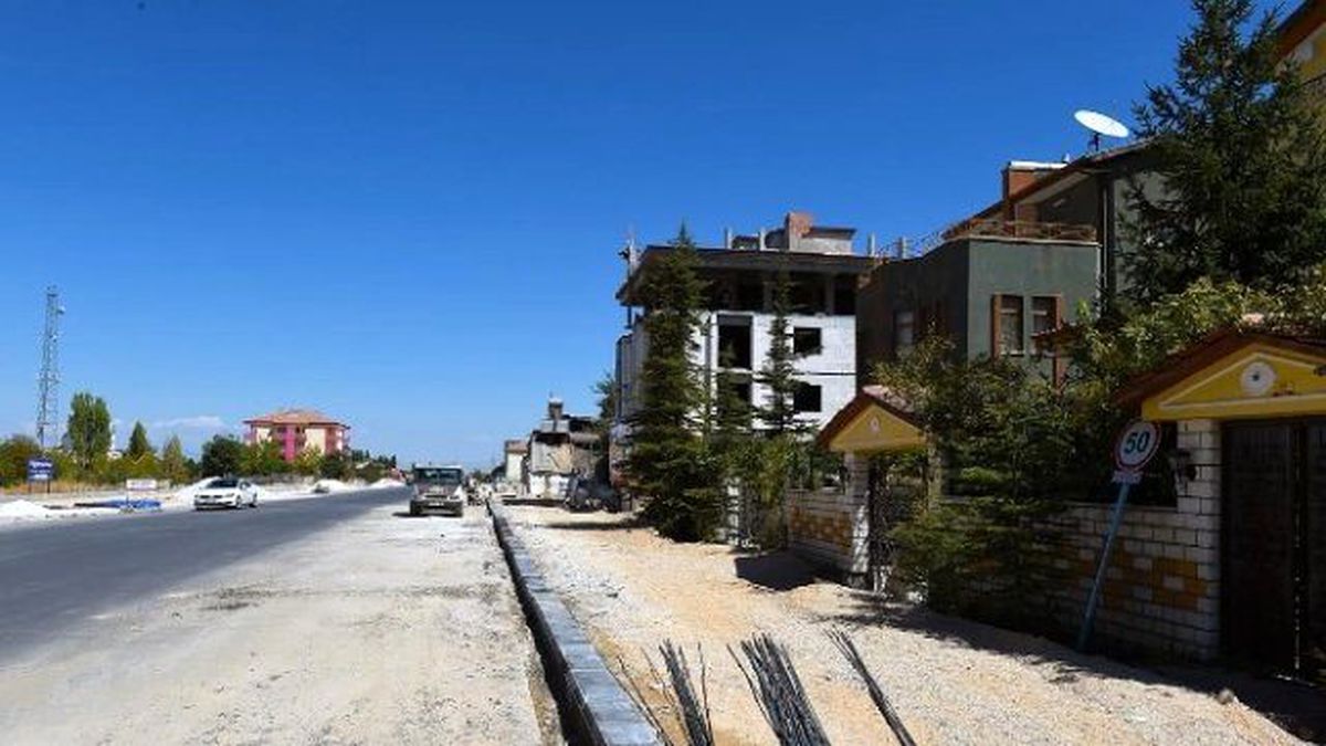 Çarmuzu Yolunda Çalışmalar Devam Ediyor