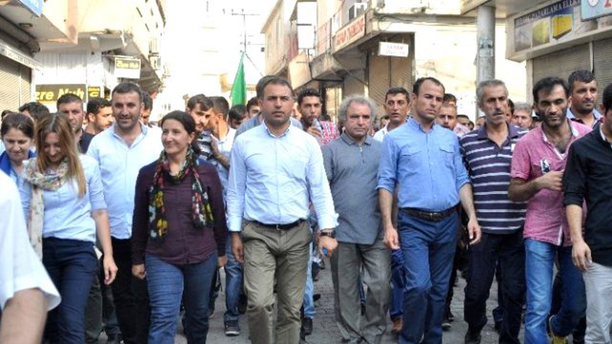 Cizre\'de 4 Sivilin Cenazesi Sonrası Yürüyüş Yapıldı