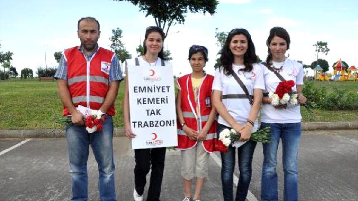 Emniyet Kemeri Takan Sürücülere Karanfil