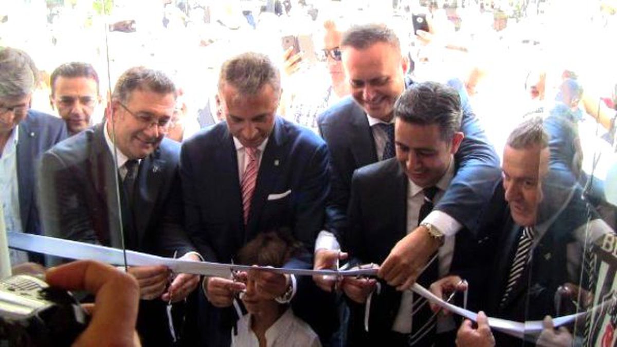 Fikret Orman İskenderun\'da Kartal Yuvası Açtı