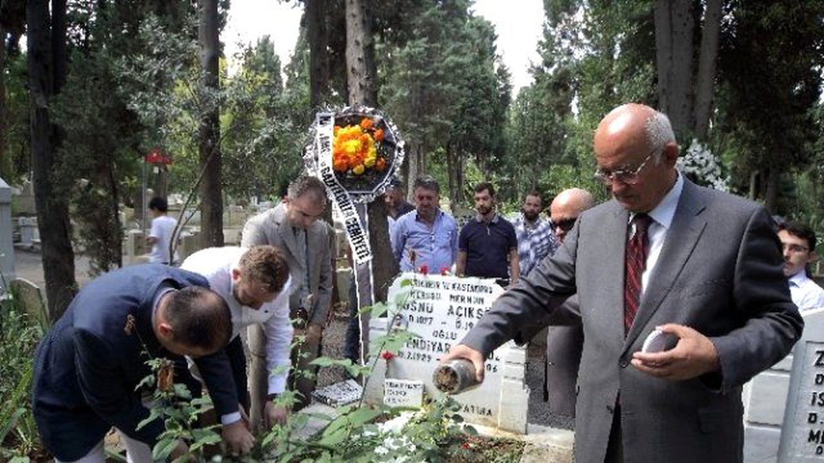Gazetecı Hüsnü Açıksöz, Mezarı Başında Anıldı